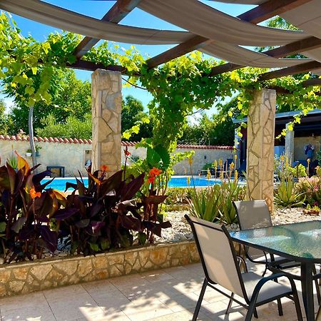 Azzurro Mare Apartment Pula Ngoại thất bức ảnh