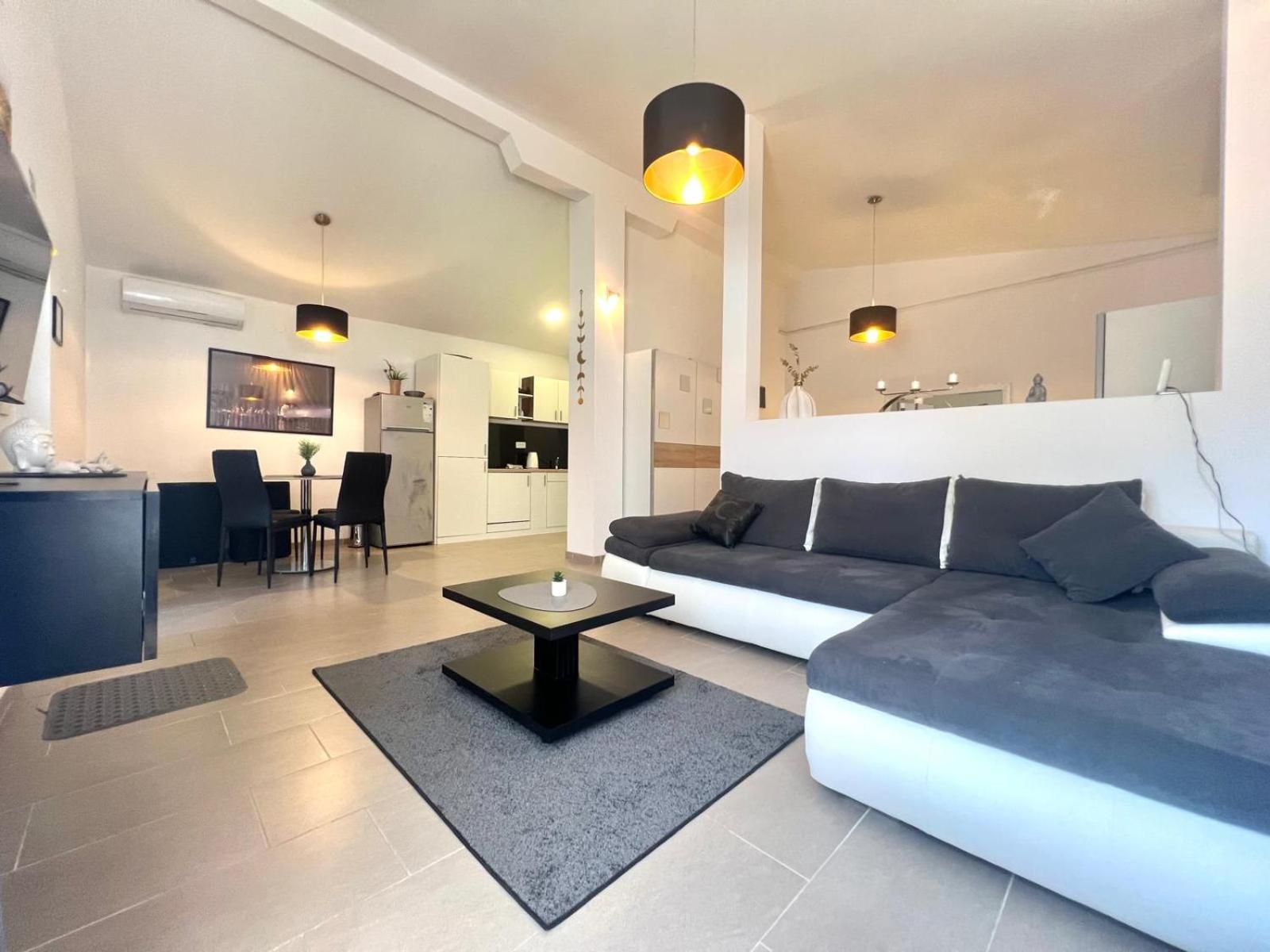Azzurro Mare Apartment Pula Ngoại thất bức ảnh