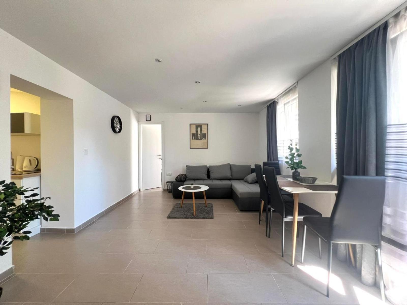 Azzurro Mare Apartment Pula Ngoại thất bức ảnh