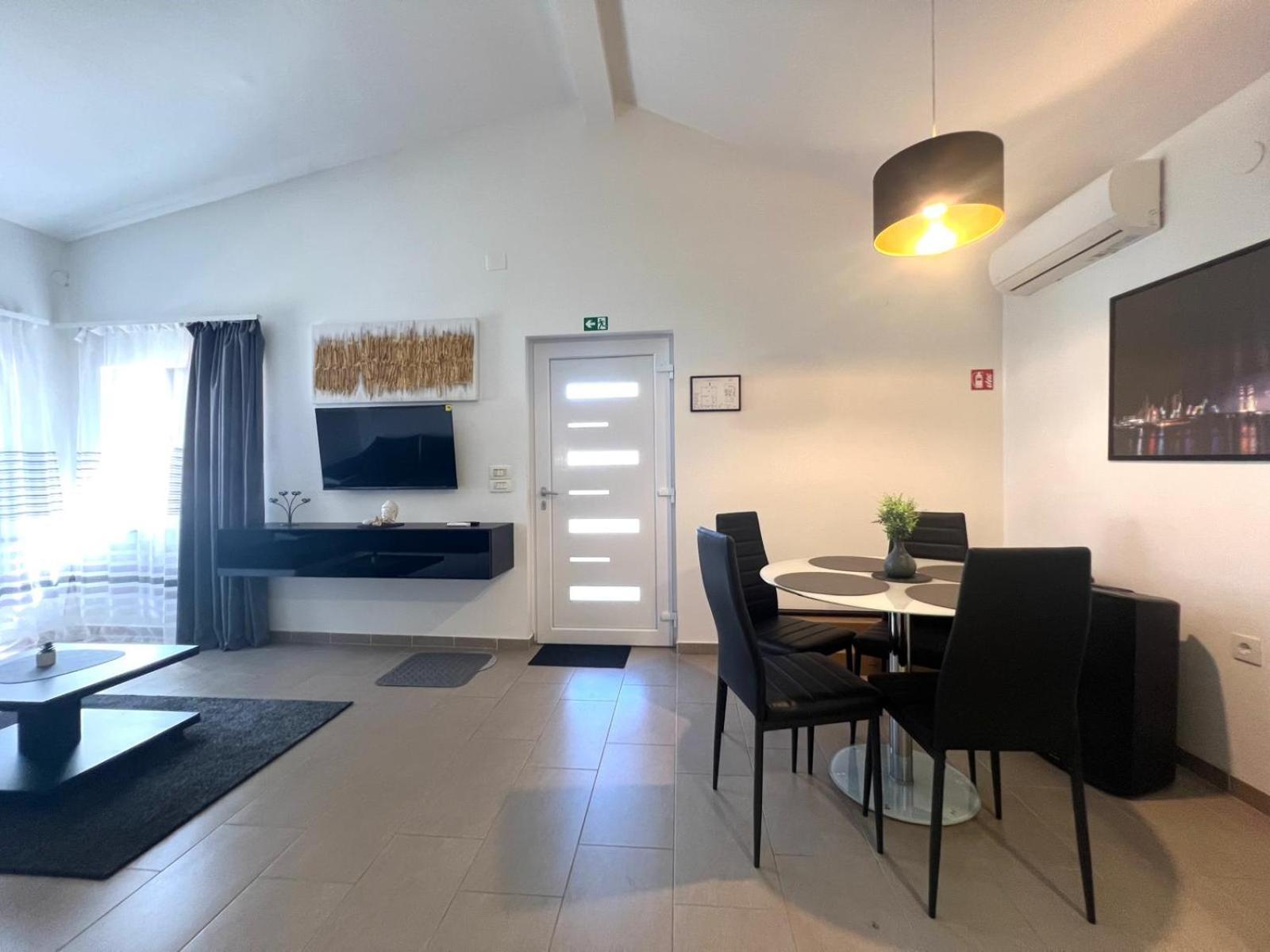 Azzurro Mare Apartment Pula Ngoại thất bức ảnh
